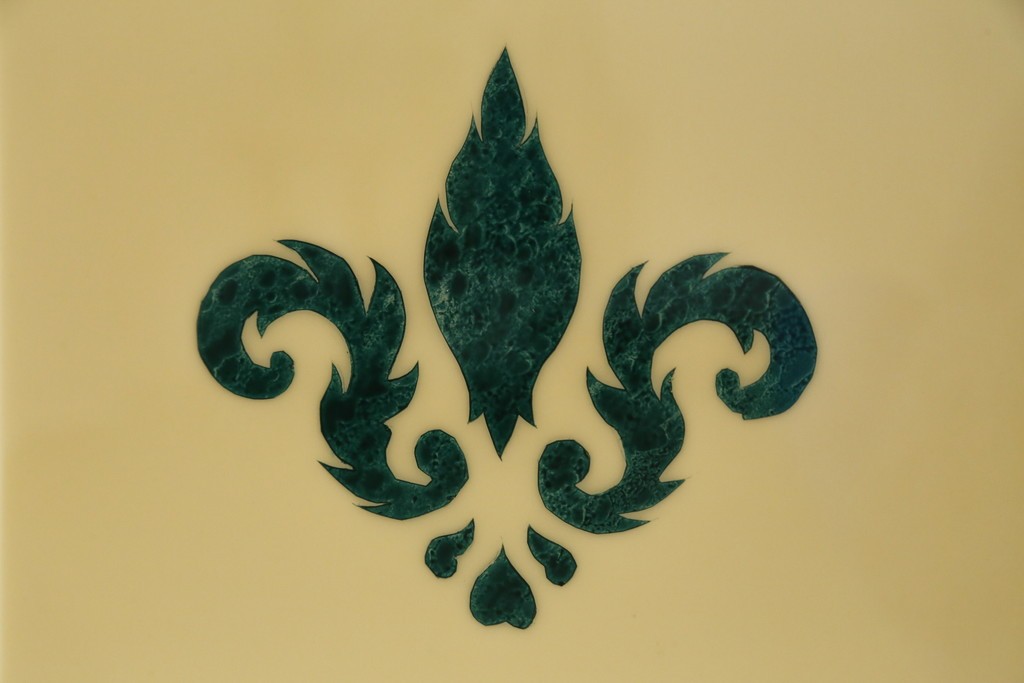 中古　フランス高級家具　八角形の天板が珍しい!お洒落なデザインが魅力の大型ダイニングテーブル　定価約130万円　(R-053090)