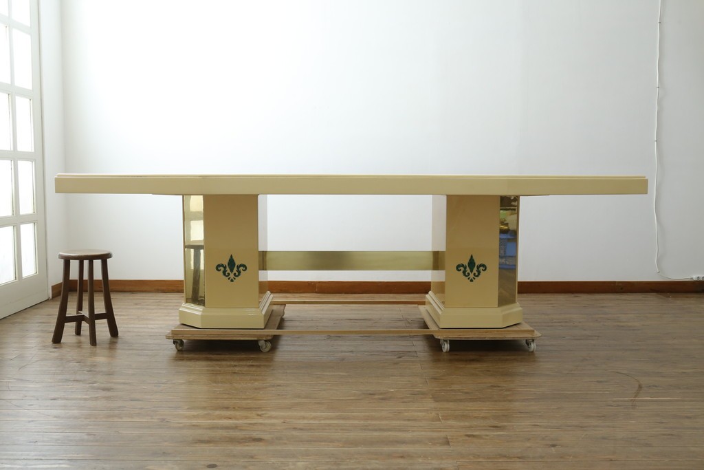 中古　フランス高級家具　八角形の天板が珍しい!お洒落なデザインが魅力の大型ダイニングテーブル　定価約130万円　(R-053090)