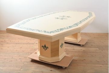 中古　フランス高級家具　八角形の天板が珍しい!お洒落なデザインが魅力の大型ダイニングテーブル(4人掛け、6人掛け、食卓)(定価約130万円)(R-053090)