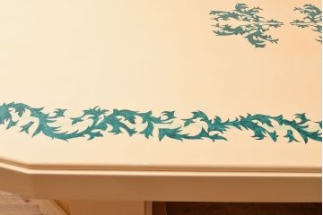 中古　フランス高級家具　八角形の天板が珍しい!お洒落なデザインが魅力の大型ダイニングテーブル(4人掛け、6人掛け、食卓)(定価約130万円)(R-053090)