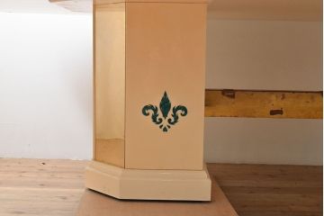 中古　フランス高級家具　八角形の天板が珍しい!お洒落なデザインが魅力の大型ダイニングテーブル(4人掛け、6人掛け、食卓)(定価約130万円)(R-053090)