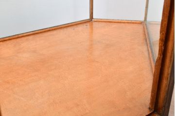 フランスアンティーク　六角形のフォルムが珍しい!フレームに真鍮が使われているガラスケース(ショーケース、店舗什器)(R-053091)