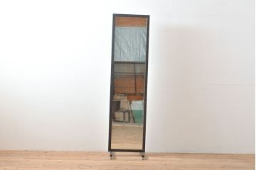 中古　アイアン　インダストリアルなお部屋・お店づくりにおすすめのスタンドミラー(姿見、鏡、店舗什器)(R-053093)