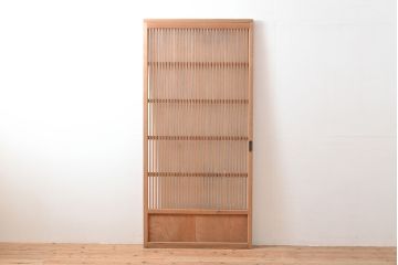 アンティーク建具　整然と並ぶ格子が和の風情を漂わせる格子戸1枚(引き戸、建具)(R-053098)