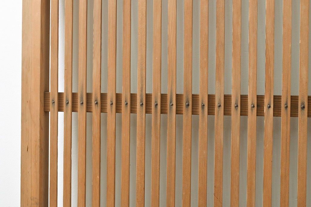 アンティーク建具　整然と並ぶ格子が和の風情を漂わせる格子戸1枚(引き戸、建具)(R-053098)