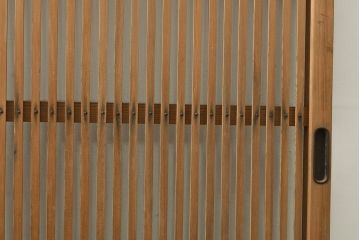 アンティーク建具　整然と並ぶ格子が和の風情を漂わせる格子戸1枚(引き戸、建具)(R-053098)