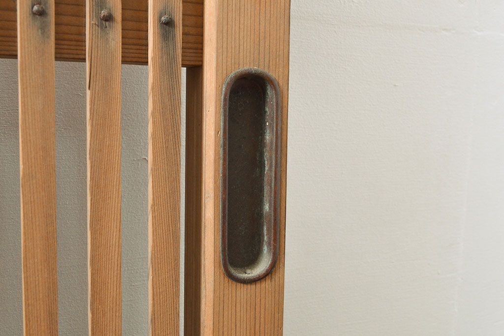 アンティーク建具　整然と並ぶ格子が和の風情を漂わせる格子戸1枚(引き戸、建具)(R-053098)