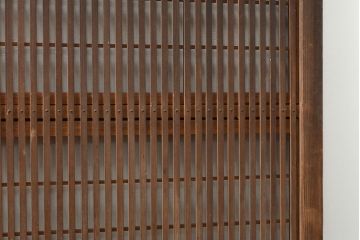 アンティーク建具　情緒溢れる和の空間づくりにおすすめな裏障子付き格子戸1枚(引き戸、建具)(R-053099)