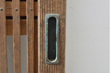 アンティーク建具　情緒溢れる和の空間づくりにおすすめな裏障子付き格子戸1枚(引き戸、建具)(R-053099)