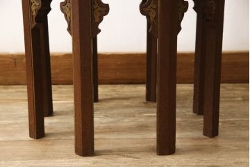 アンティーク　唐草彫金天板　細やかな彫金細工が見事なサイドテーブル(花台、彫刻、中国?、李朝)(R-053101)