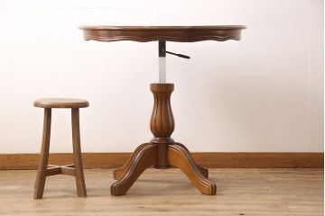 中古　イタリア製　美しい曲線のデザインが魅力的なリフティングテーブル(ダイニングテーブル、ラウンドテーブル)(R-053113)