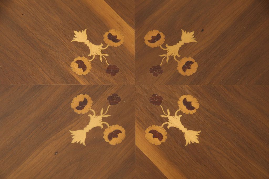 中古　イタリア製　美しい曲線のデザインが魅力的なリフティングテーブル(ダイニングテーブル、ラウンドテーブル)(R-053113)