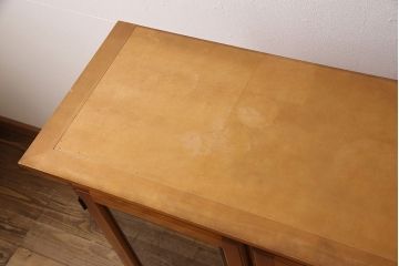 中古 横浜ダニエル(daniel) 脚(台輪)付きリメイク クラシカルな佇まいが魅力的なキャビネット(サイドボード、収納棚、戸棚)(R-053116)