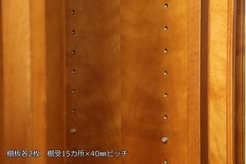 中古　横浜ダニエル(daniel)　脚(台輪)付きリメイク　クラシカルな佇まいが魅力的なキャビネット(サイドボード、収納棚、戸棚)(R-053116)