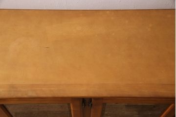 中古　横浜ダニエル(daniel)　脚(台輪)付きリメイク　クラシカルな佇まいが魅力的なキャビネット(サイドボード、収納棚、戸棚)(R-053116)