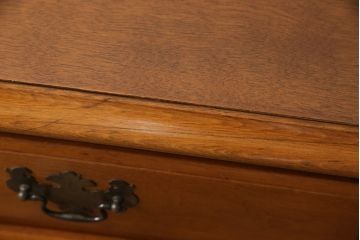 中古　横浜ダニエル(daniel)　天板リメイク　クラシカルな佇まいが目を引くサイドボード(キャビネット、リビングボード、収納棚)(R-053117)