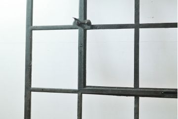 フランスアンティーク　鋳物　レア品!小窓が付いた珍しいデザインが魅力の格子(格子窓、明り取り、明かり取り、建具、ディスプレイ)(R-053119)