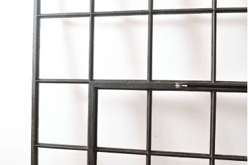 フランスアンティーク　鋳物　レア品!小窓が付いた珍しいデザインが魅力の格子(格子窓、明り取り、明かり取り、建具、ディスプレイ)(R-053119)