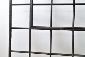 フランスアンティーク　鋳物　レア品!小窓が付いた珍しいデザインが魅力の格子(格子窓、明り取り、明かり取り、建具、ディスプレイ)(R-053119)