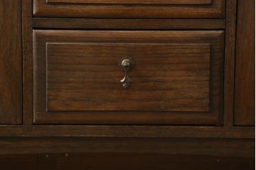 イギリスアンティーク　オーク材　古い木の質感が味わいのある空間を演出するサイドボード(収納棚、戸棚、キャビネット)(R-053124)