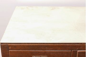 和製アンティーク　前面ナラ材　48杯　ネームプレート付き　収納力抜群!レトロな佇まいが魅力的なチェスト(引き出し、サイドボード)(R-053125)