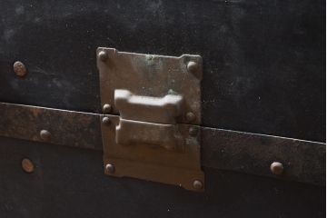 和製アンティーク　レトロな花柄がかわいらしい船トランク(R-053129)
