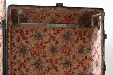 和製アンティーク　レトロな花柄がかわいらしい船トランク(R-053129)