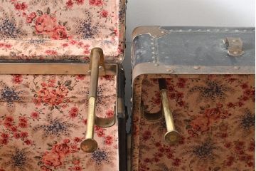 和製アンティーク　レトロな花柄がかわいらしい船トランク(ローテーブル、センターテーブル、収納)(R-053129)