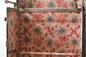 和製アンティーク　レトロな花柄がかわいらしい船トランク(ローテーブル、センターテーブル、収納)(R-053129)
