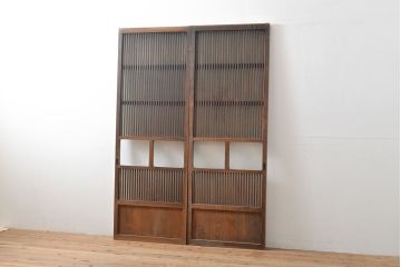 アンティーク建具　昭和初期　経年を感じる木の風合いが味わい深い幅狭格子戸2枚セット(引き戸、帯ガラス戸)(R-053132)