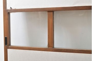 アンティーク建具　昭和初期　経年を感じる木の風合いが味わい深い幅狭格子戸2枚セット(引き戸、帯ガラス戸)(R-053132)
