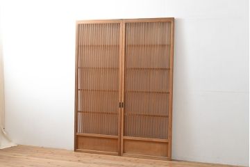 アンティーク建具　昭和初期　幅狭　整然と並ぶ細い縦桟が涼し気な雰囲気を醸し出す格子戸2枚セット(引き戸)(R-053133)