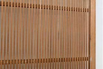 アンティーク建具　昭和初期　幅狭　整然と並ぶ細い縦桟が涼し気な雰囲気を醸し出す格子戸2枚セット(引き戸)(R-053133)