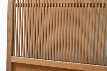 アンティーク建具　昭和初期　幅狭　整然と並ぶ細い縦桟が涼し気な雰囲気を醸し出す格子戸2枚セット(引き戸)(R-053133)