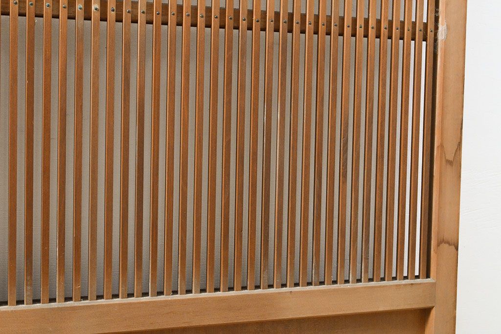 アンティーク建具　昭和初期　幅狭　整然と並ぶ細い縦桟が涼し気な雰囲気を醸し出す格子戸2枚セット(引き戸)(R-053133)