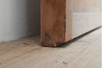 アンティーク建具　昭和初期　幅狭　整然と並ぶ細い縦桟が涼し気な雰囲気を醸し出す格子戸2枚セット(引き戸)(R-053133)