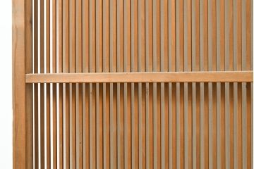 アンティーク建具　昭和初期　幅狭　整然と並ぶ細い縦桟が涼し気な雰囲気を醸し出す格子戸2枚セット(引き戸)(R-053133)
