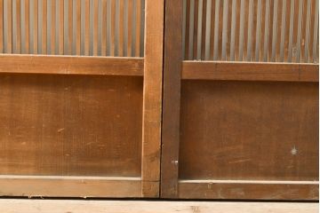 アンティーク建具　昭和初期　幅狭　整然と並ぶ細い縦桟が涼し気な雰囲気を醸し出す格子戸2枚セット(引き戸)(R-053133)