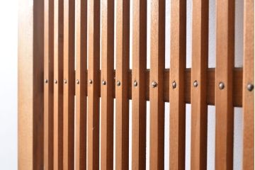 アンティーク建具　昭和初期　幅狭　整然と並ぶ細い縦桟が涼し気な雰囲気を醸し出す格子戸2枚セット(引き戸)(R-053133)