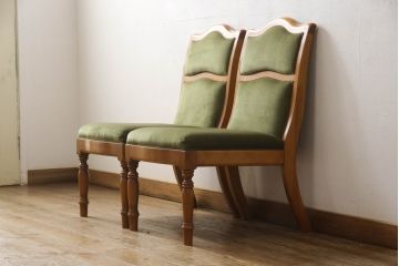 中古　美品　横浜クラシック家具　ダニエル(daniel)　A-543　クラシカルな佇まいが目を引くLDサイドチェア2脚セット(ダイニングチェア、椅子)(定価2脚で約41万円)(R-053135)