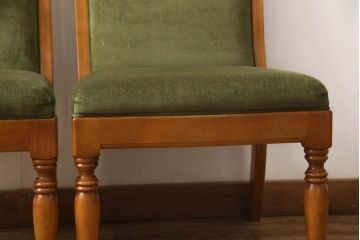 中古　美品　横浜クラシック家具　ダニエル(daniel)　A-543　クラシカルな佇まいが目を引くLDサイドチェア2脚セット(ダイニングチェア、椅子)(定価2脚で約41万円)(R-053135)