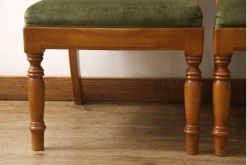 中古　美品　横浜クラシック家具　ダニエル(daniel)　A-543　クラシカルな佇まいが目を引くLDサイドチェア2脚セット(ダイニングチェア、椅子)(定価2脚で約41万円)(R-053135)