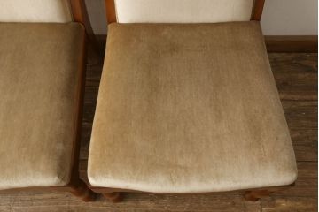 中古　美品　横浜クラシック家具　ダニエル(daniel)　A-543　クラシカルな佇まいが目を引くLDサイドチェア2脚セット(ダイニングチェア、椅子)(定価2脚で約41万円)(R-053136)