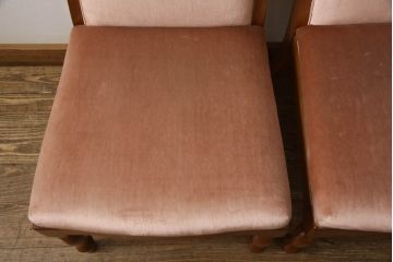 中古　美品　横浜クラシック家具　ダニエル(daniel)　A-543　クラシカルな佇まいが目を引くLDサイドチェア2脚セット(ダイニングチェア、椅子)(定価2脚で約41万円)(R-053137)