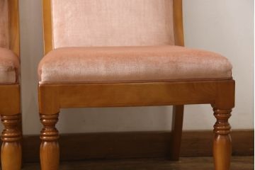 中古　美品　横浜クラシック家具　ダニエル(daniel)　A-543　クラシカルな佇まいが目を引くLDサイドチェア2脚セット(ダイニングチェア、椅子)(定価2脚で約41万円)(R-053137)