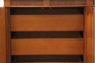 中古　美品　DREXEL HERITAGE(ドレクセルヘリテイジ)　Triune(トライユン)　優雅な佇まいが魅力のクリデンザキャビネット(クレデンザ、サイドボード、リビングボード)(定価約66万円)(R-053139)