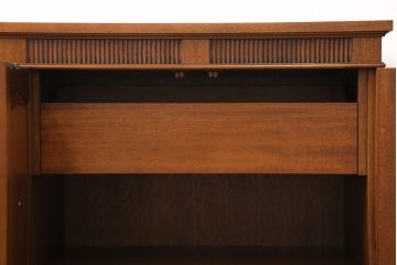 中古　美品　DREXEL HERITAGE(ドレクセルヘリテイジ)　Triune(トライユン)　優雅な佇まいが魅力のクリデンザキャビネット(クレデンザ、サイドボード、リビングボード)(定価約66万円)(R-053139)