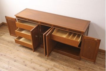 中古　美品　DREXEL HERITAGE(ドレクセルヘリテイジ)　Triune(トライユン)　優雅な佇まいが魅力のクリデンザキャビネット(クレデンザ、サイドボード、リビングボード)(定価約66万円)(R-053139)