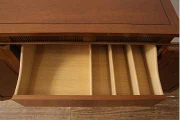 中古　美品　DREXEL HERITAGE(ドレクセルヘリテイジ)　Triune(トライユン)　優雅な佇まいが魅力のクリデンザキャビネット(クレデンザ、サイドボード、リビングボード)(定価約66万円)(R-053139)