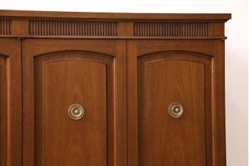 中古　美品　DREXEL HERITAGE(ドレクセルヘリテイジ)　Triune(トライユン)　優雅な佇まいが魅力のクリデンザキャビネット(クレデンザ、サイドボード、リビングボード)(定価約66万円)(R-053139)